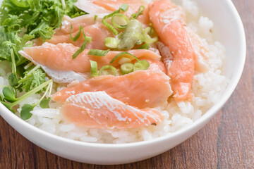 トロサーモン丼