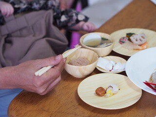 赤ちゃんのお食い初めの様子