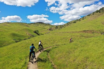 Obraz premium mountain biking in spring