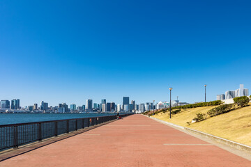 (東京都ｰ都市風景)青空のぐるり公園遊歩道９