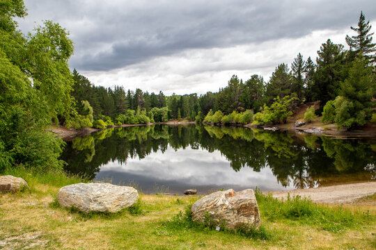 Pinders Pond Reserve - a beautiful spot for freedom camping and picnic area in Central Otago, New Zealand