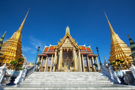 Temple of the Emerald Buddha, Golden Temple in thailand