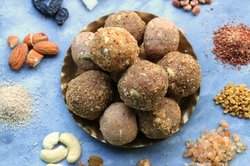 Gond and methi ke laddoo. Sweet Dink laddu is also known as Dinkache ladu in Marathi. Recipe ingredients such as fry fruits, Fenugreek seeds, Khaskhas, Edible gum, Garden Cress Seeds, sugar. 