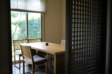Fototapeta premium Wooden table in a Japanese restaurant with beautiful outdoor scenery