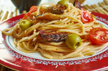 Salsa spaghetti with sardines