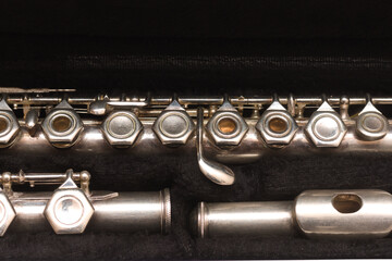 Obraz premium Open case with a disassembled flute lying in it