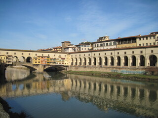 Obraz premium View of the River Arno in the morning. Scenic landscape with Ponte Vecchio. Travel to European Union. UNESCO World Heritage Site.