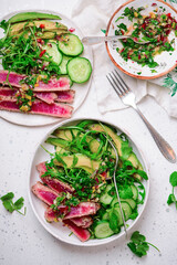 Tuna with chimmichurri sauce, arugula and avocado .style hugge