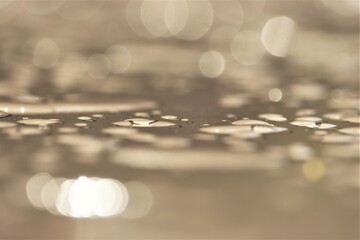 Raindrops on table bokeh focus