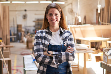 Woman as a craftsman in the carpenter's training