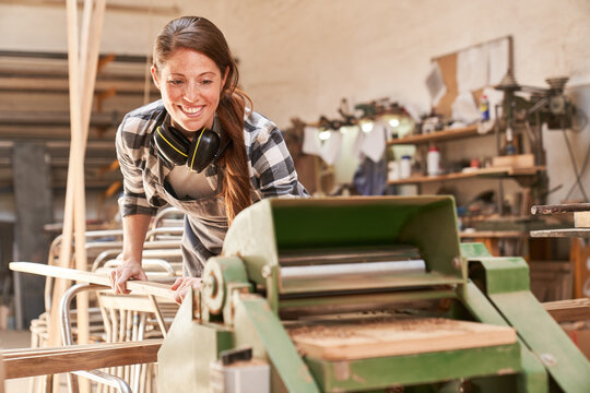 Craftsman woman at the thicknesser