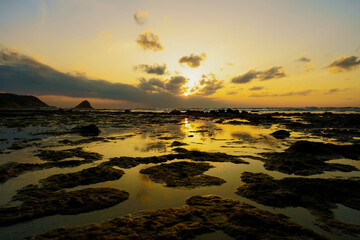 佐渡島、小木海岸万畳敷の夕景