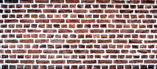 Ziegelsteinwand aus dunkelroten Backsteinen