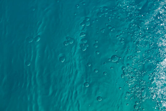 turquoise water background with bubbles