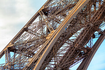 Eiffel Tower construction details , metallic structure