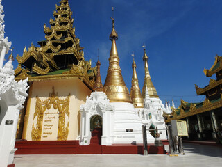 Fototapeta premium Yangon, Myanmar - November, 2019: The Shwedagon Pagoda is one of the most famous pagodas in the world and it is certainly the main attraction of Yangon.