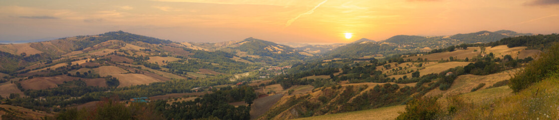 Fototapeta na wymiar panoramic scenic view of the republic of San Marino at sunset