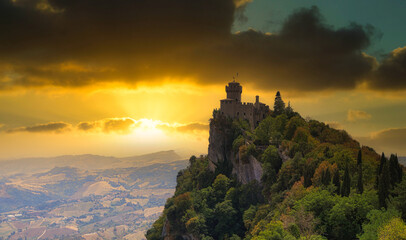 Obraz premium panoramic scenic view of the republic of San Marino at sunset