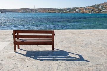 Sitzbank am Meer, Parikia, Insel Paros Kykladen, Griechenland