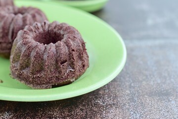 Black glutinous rice mini Gugelhupf cake