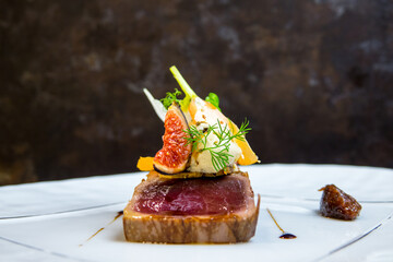 Plat restaurant gastronomique tataki de thon