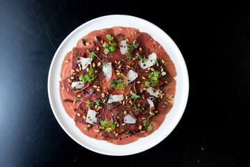 Carpaccio de bœuf plat gastronomique