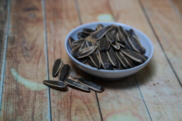 dried leaves on wooden background