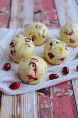 Muffins with fresh cranberries
