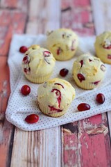 Muffins with fresh cranberries
