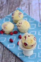 Muffins with fresh cranberries