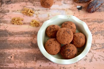 Walnut date chocolate energy balls