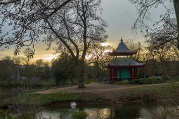 Fototapeta premium Chinese temple in the morning. With a sunrise in the back creating a nice morning effect. 