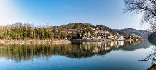 Obraz premium Panoramic View of River danube in Strudengau with Castle Werfenstein