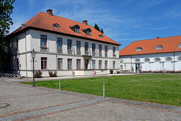 Schlossplatz mit alter Grundschule Eutin