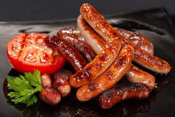 Small grilled sausages with tomatoes