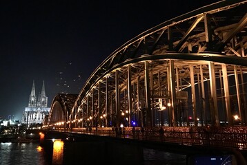 ケルン大聖堂　Hohenzollern Bridge