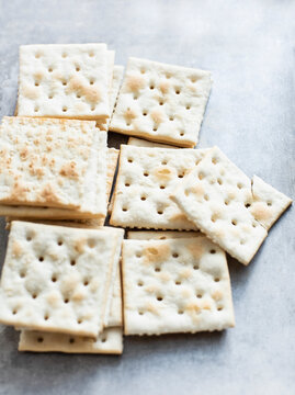 Soda crackers