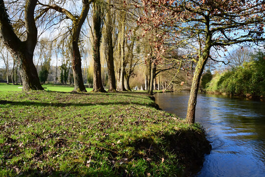 Bords de l'Iton &agrave; Tourneville - Eure - France