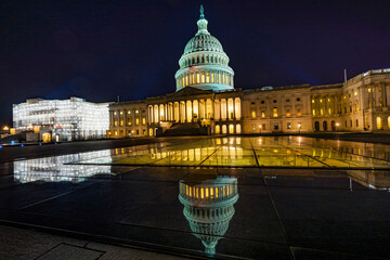 Fototapeta premium Reflection of US Capitol, Washington DC, USA.