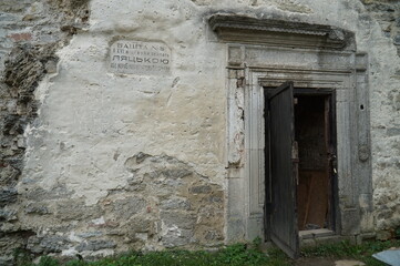 Fototapeta na wymiar A wall with an old inscription and a portal to the Kamenets-Podolsk fortress.
