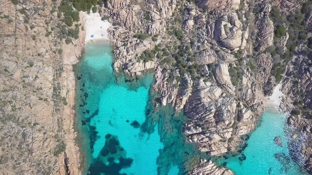 La bellissima Spiaggia di Cala Coticcio chiamata anche Tahiti, Isola di La Maddalena , Sardegna.
