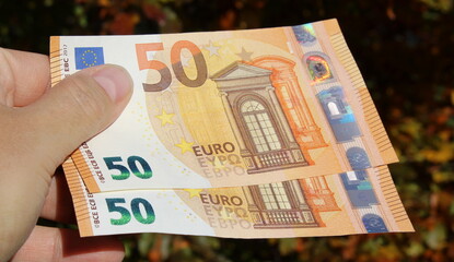 Contare le Banconote da 50 euro - ricchezza