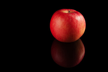 Fototapeta na wymiar Red ripe apple