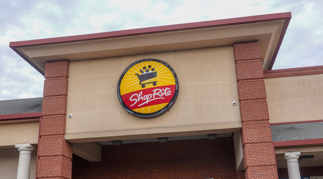 The Logo Over The Entrance To A ShoprRite Supermarket. ShopRite Is A Retailers' Cooperative Of Supermarkets In Six States