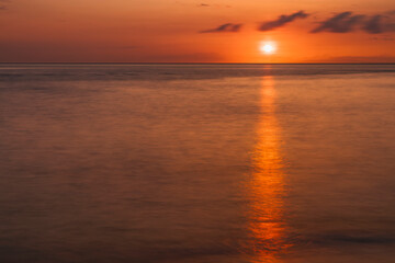 Fototapeta na wymiar Island sunset over Pacific Ocean, Maui, Hawaii.