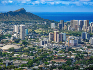 Obraz premium Elevated view of downtown Honolulu and Diamond Head, Oahu, Hawaii.