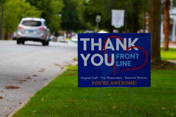  close up image of a yard sign by the street that says "Thank you' to all front line health care workers for their efforts during the COVID-19 pandemic.