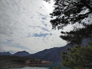 하늘의 구름물결 강에 물결