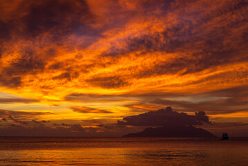 Naklejka na ściany i meble Beautiful sunset on the famous Beau Vallon beach on Mahe island, Seychelles