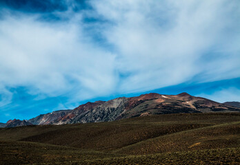 Fototapeta na wymiar dramatic summer skies in the sierra Nevada mountain ranges in Eastern California.
